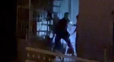 Polis 2 saat kovaladı, hırsız balkonda yakalandı