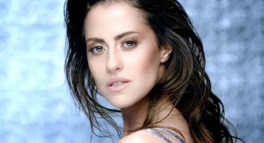 Pop müziğinin başarılı ismi Derya Uluğ İzmir ve İstanbul'da