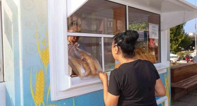 Samsun'da halk ekmek büfeleri açıldı: 220 gram ekmek 5,75 TL