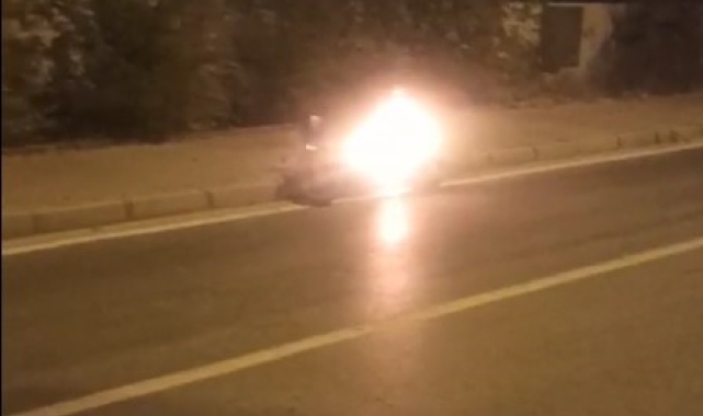 Seyir halindeki motosiklet yandı