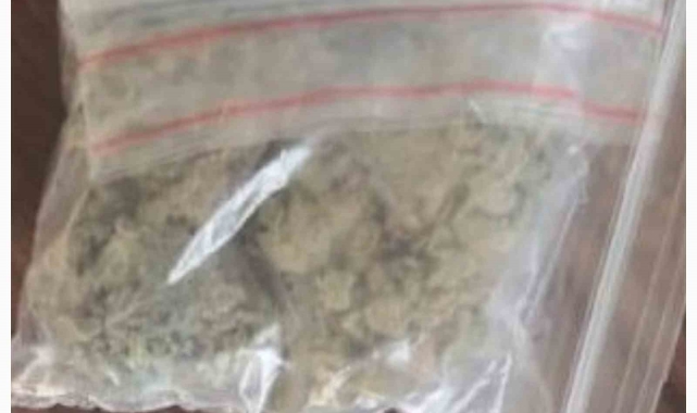 Şüpheli şahısların üzerinde uyuşturucu ele geçirildi