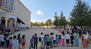 Tatvan Belediyesinden "Çocuk Şenlikleri"