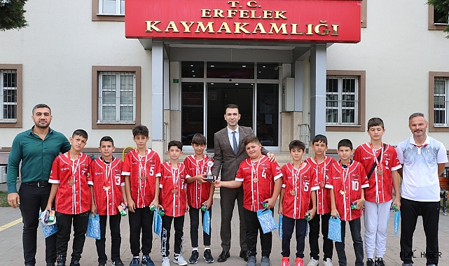 TÜRKİYE ÜÇÜNCÜSÜ OLAN TAKIM KAYMAKAM DÜZGÜN’Ü ZİYARET ETTİ