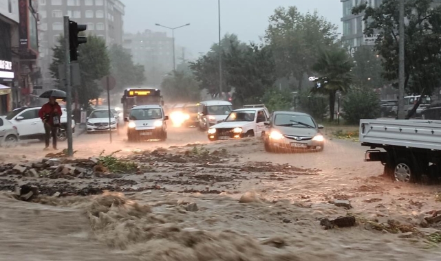 Turuncu kod uyarısı verilen Samsun'da yağış tedbirleri alındı