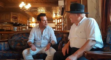 Ünlü sanatçı belediye başkanlığı için kolları sıvadı