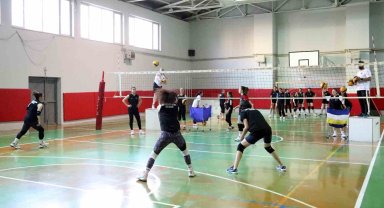 Van'ın kızları yeni sezon için file başına geçti