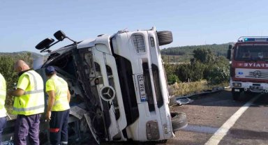 Yalova'da kontrolden çıkan tır devrildi: 1 yaralı