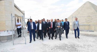 Yarım kalan üniversite camisinde çalışmalara yeniden başlandı