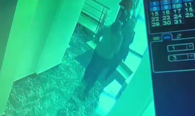 160 bin lira değerinde para ve altın çaldığı iddia edilen kadın hırsızlar güvenlik kamerasına yakalandı