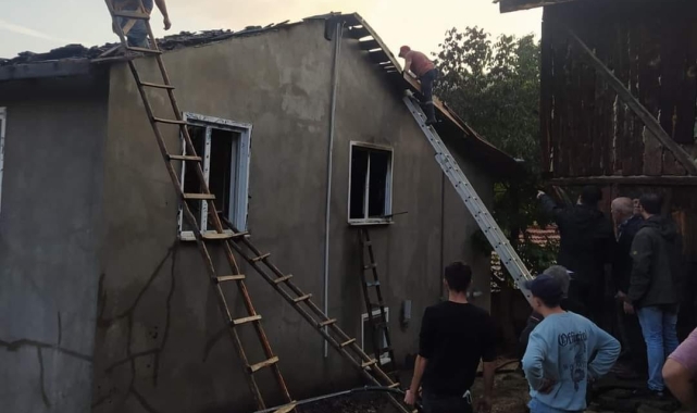 2 katlı evde yangın çıktı