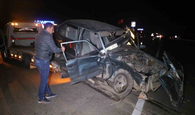 2 otomobilin çarpıştığı kazada 5 kişi yaralandı