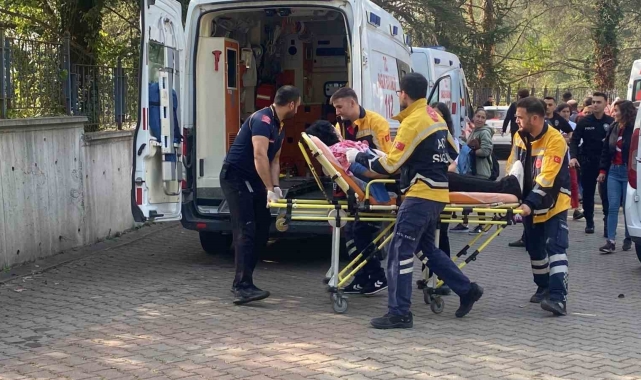 29 Ekim kutlamasında üç veli meşalenin aleviyle yaralandı