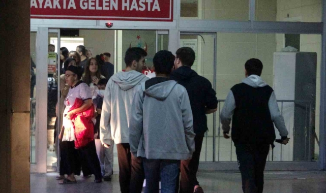 Adana'da 14 öğrenci gıda zehirlenmesi şüphesiyle hastaneye başvurdu