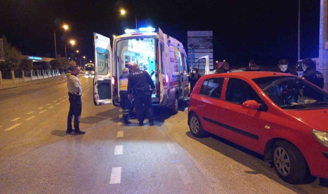 Alkollü sürücü direksiyon başında uyuyakaldı