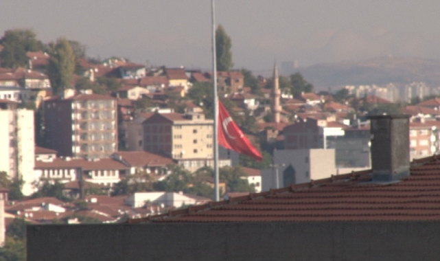 Ankara'da bayraklar yarıya indi