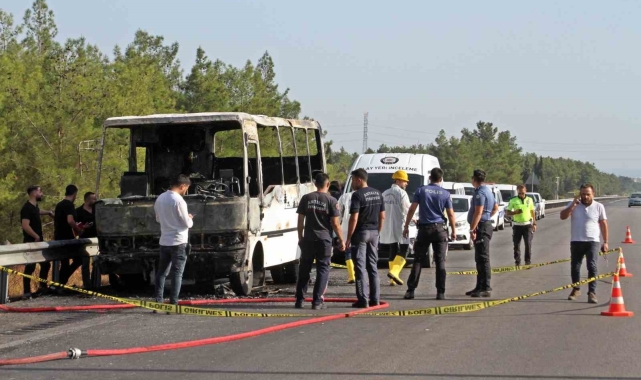Antalya'da karavana çevrilen midibüste feci ölüm