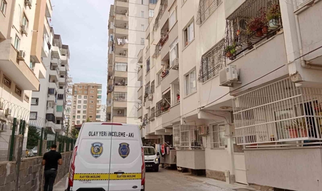Araba tartışması nedeniyle emekli astsubay çocuklarının yanında karısını öldürdü