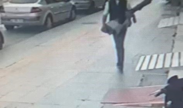 Araçtan tüfek çalan şüpheli memleketine giderken yakalandı