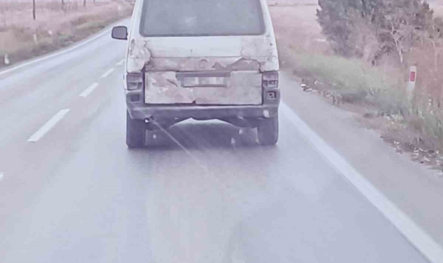 Arka lambaları kırık minibüsün yolculuğu tepki çekti