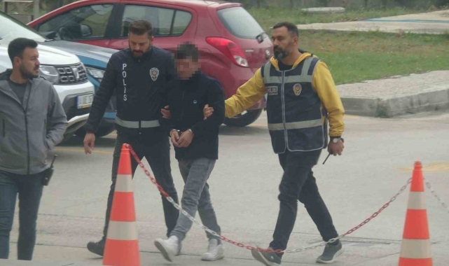 Aynı yerden ikinci kez hırsızlık yapmak isterken yakayı ele verdi