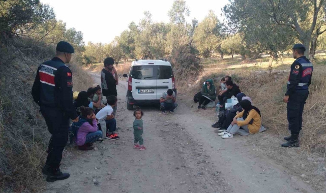 Ayvacık'ta 16 kaçak göçmen ile 2 organizatör yakalandı