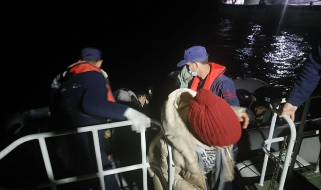 Ayvalık açıklarında 44 düzensiz göçmen yakalandı