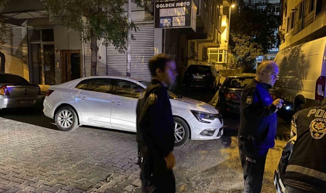 Bahçelievler'de polisin "dur" ihtarına uymayan araç kaçtı, kovalamacada iki polis yaralandı