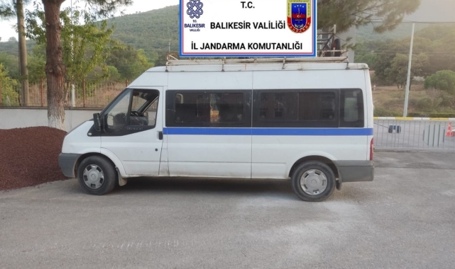 Balıkesir'de polis ve jandarmanın operasyonlarında 40 düzensiz göçmen ve 3 organizatör yakalandı