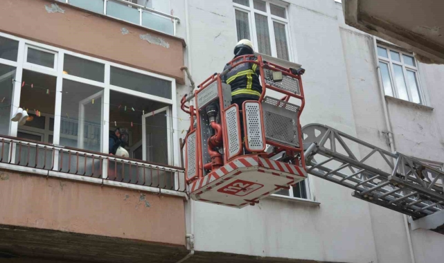 Balkonda alev alan paspas ekipleri harekete geçirdi