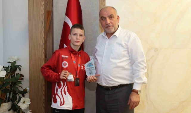 Başkan Sandıkçı'dan dünya şampiyonuna altın