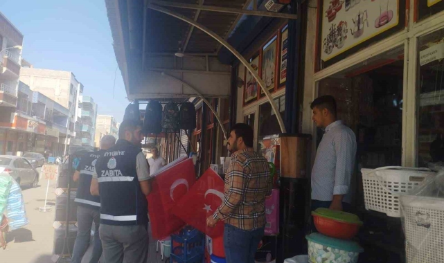 Bayrak dağıtan zabıta amiri bıçaklandı