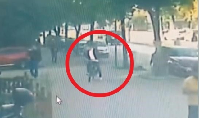 Bisikleti çalan hırsızlar kameraya yakalandı