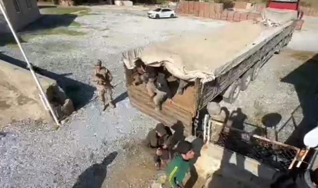 Bitlis'te tır dorsesinde 64 düzensiz göçmen yakalandı