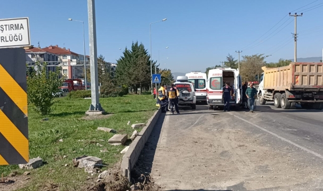 Bolu'da ambulans otomobille çarpıştı