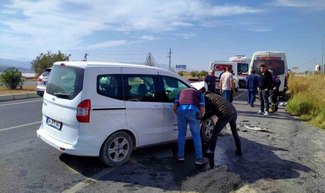 Buharkent'te trafik kazası: 3 yaralı