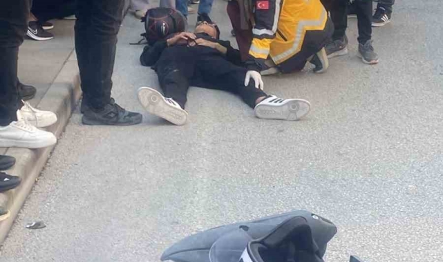 Burdur'da motosiklet ile minibüs çarpıştı: 1 yaralı