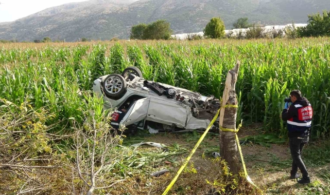 Burdur'da otomobiliyle tarlaya uçan genç itfaiye eri hayatını kaybetti