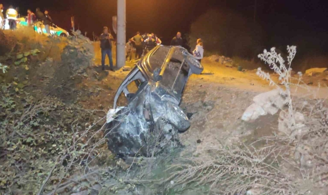 Bursa'da otomobil şarampole uçtu, 2 kardeş ve kuzenleri ölümden döndü