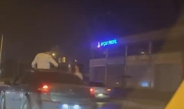 Canlı yayın yaparken kazaya şahit oldular: Kontrolden çıkan araç böyle savruldu