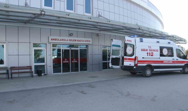 Çatıda yenileme yapan usta elektrik akımına kapılarak yaralandı