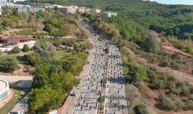 Cumhuriyet'in 100'üncü yılında 2023 kişi zeybek oynadı