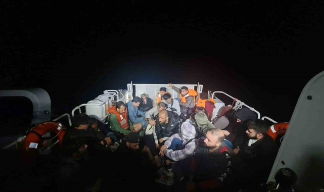 Datça'da 22 düzensiz göçmen kurtarıldı