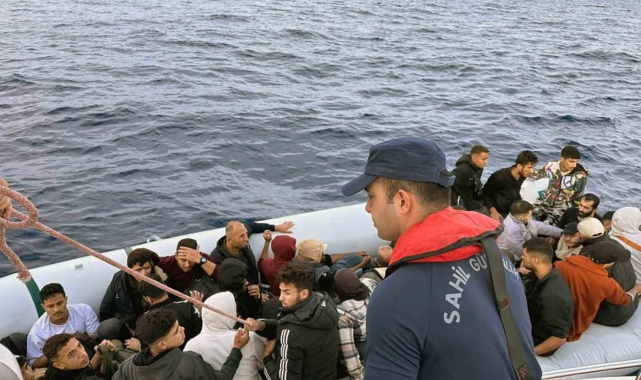 Datça'da 49 düzensiz göçmen kurtarıldı, 60 göçmen yakalandı