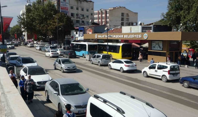 Depremin vurduğu Malatya'da esnaf eski günleri arıyor