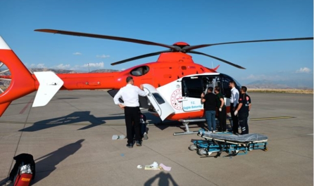 Dördüncü kattan düştü ağır yaralandı, ambulans helikopterle sevk edildi