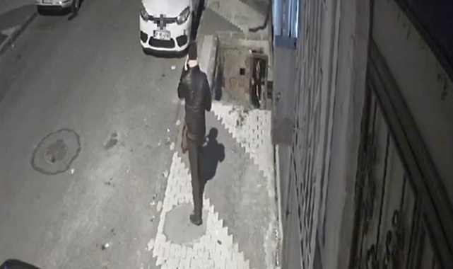 Duvara çarpıp çukura düşen alkollü şahsın ilginç anları kamerada