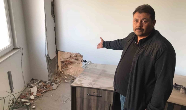 Duvarı delerek girdikleri BBP il binasında ne varsa alıp götürdüler
