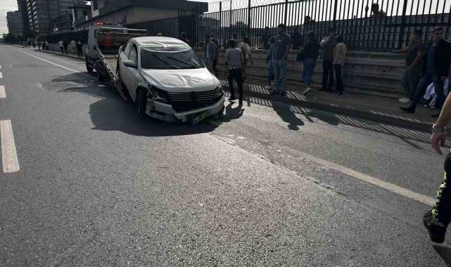 E-5'te iki araç çarpıştı: 2 yaralı