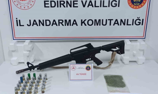 Edirne'de ev aramasında silah ve uyuşturucu ele geçirildi