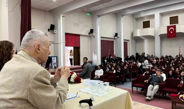 Emekli öğrenmenler Cumhuriyetin ilk yıllarını anlattı